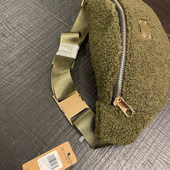 BEARPAW SHEARLING FANNY PACK CROSSBODY BELT BAG NWT - Picture 11 of 11